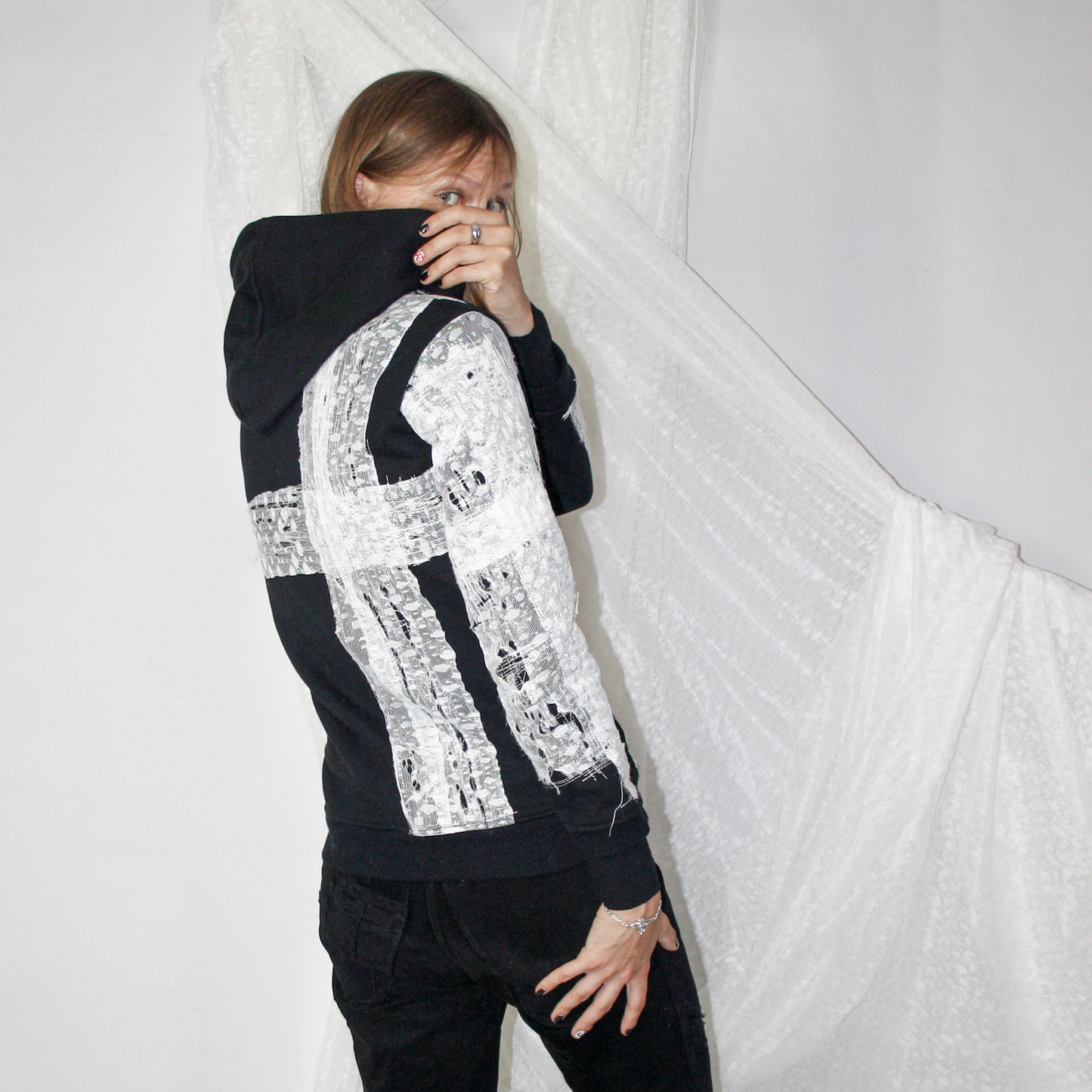 slim fit hoodie - "sitonka"